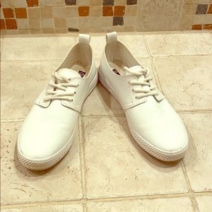 White leather sneaker